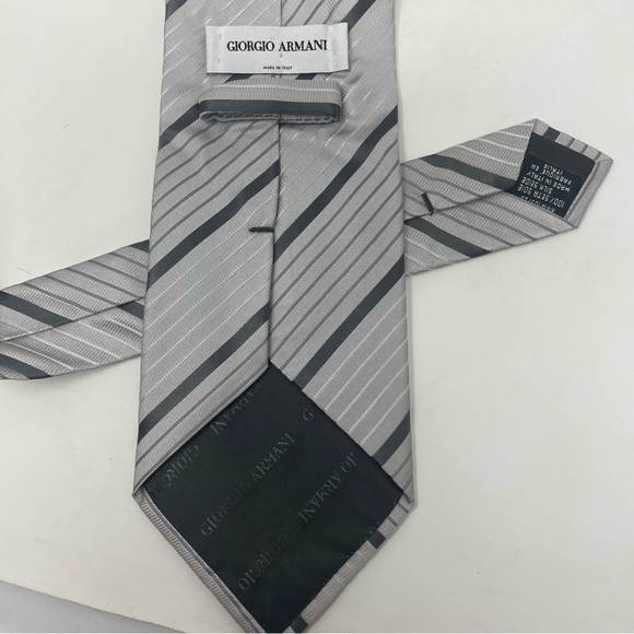 GIORGIO ARMANI Gray Stripe Silk Tie Made in Italy - Picture 4 of 6
